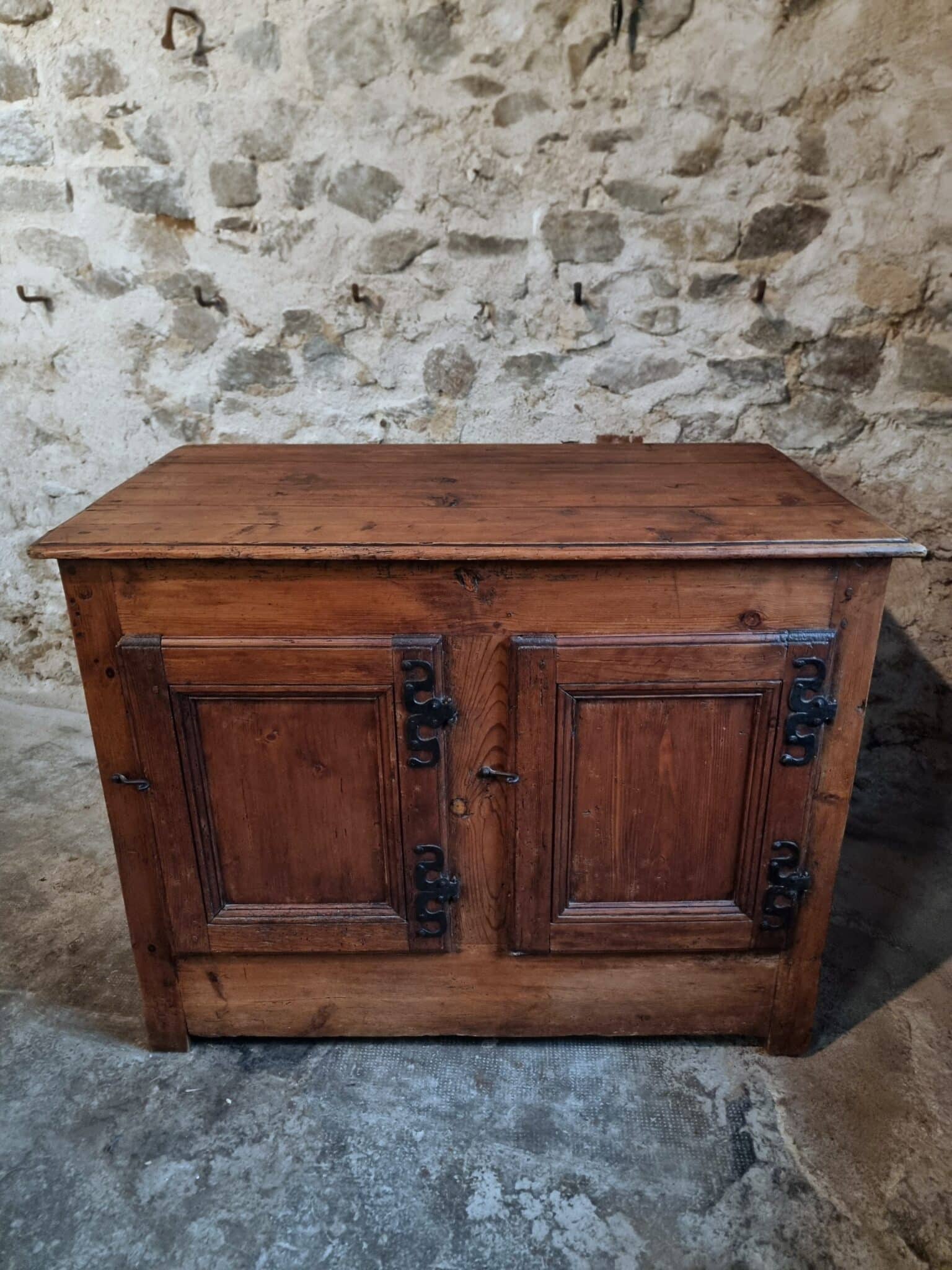 Antique Louis XVI Buffet Cabinet – 18th Century Pine Kitchen Island – Moustache Hinges – 124 x 70 x 95 cm (15)