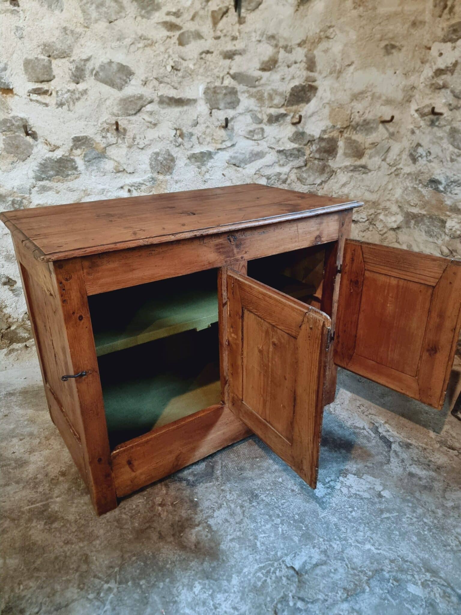Antique Louis XVI Buffet Cabinet – 18th Century Pine Kitchen Island – Moustache Hinges – 124 x 70 x 95 cm (4)