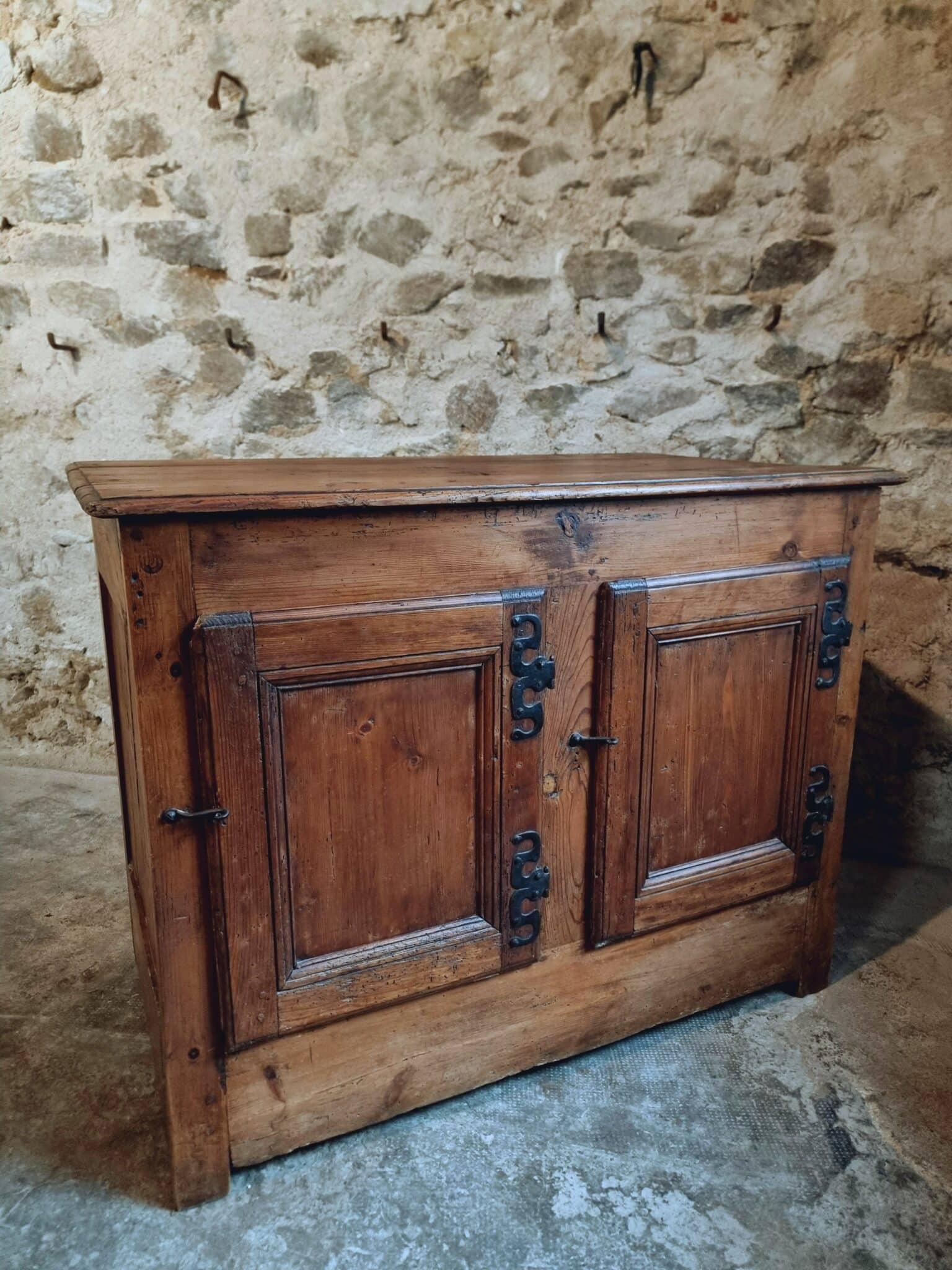 Antique Louis XVI Buffet Cabinet – 18th Century Pine Kitchen Island – Moustache Hinges – 124 x 70 x 95 cm (6)