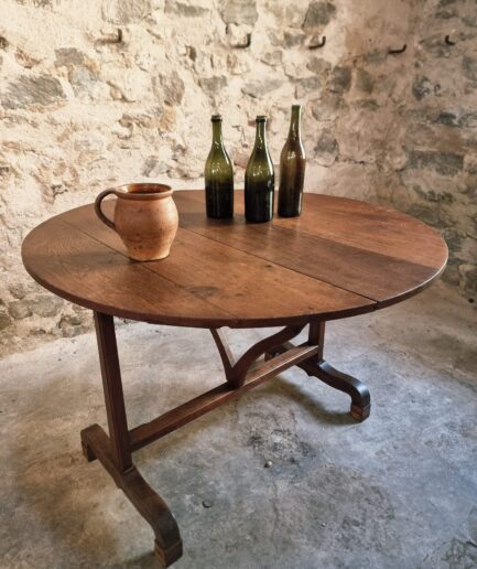 Antique French Oak Wine Table – Loire Region – Tilt-Top – 107 cm Diameter (1)