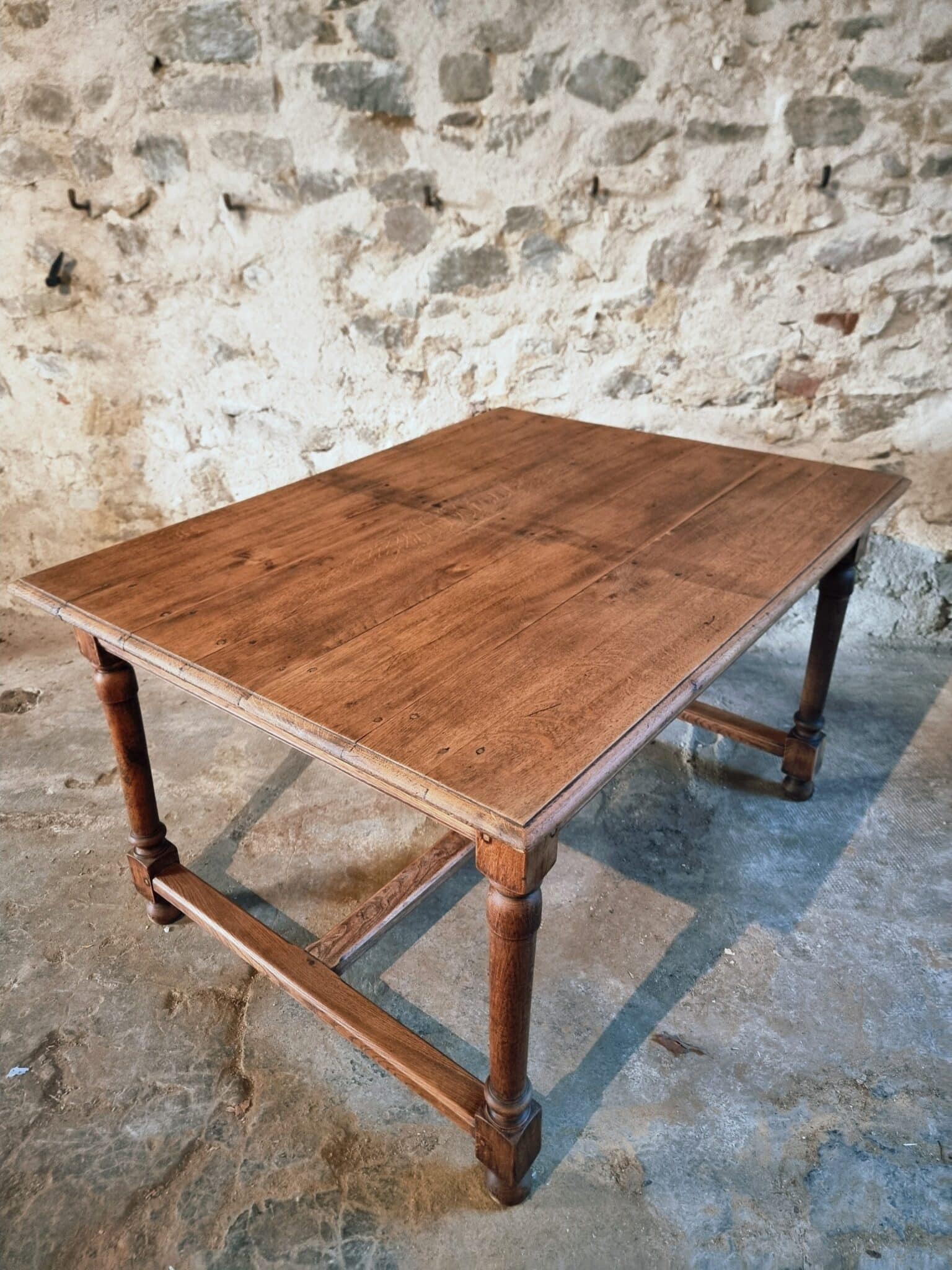 Antique French Oak & Elm Dining Table – Early 20th Century Farmhouse Table with Turned Legs (1) Antique French Oak & Elm Dining Table – Early 20th Century Farmhouse Table with Turned Legs (1)