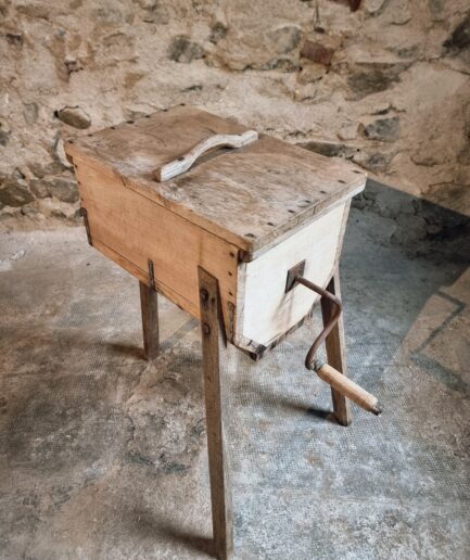 Antique Wooden Butter Churn – Chestnut & Poplar Hand-Crank Dairy Tool, Early 20th Century (1)