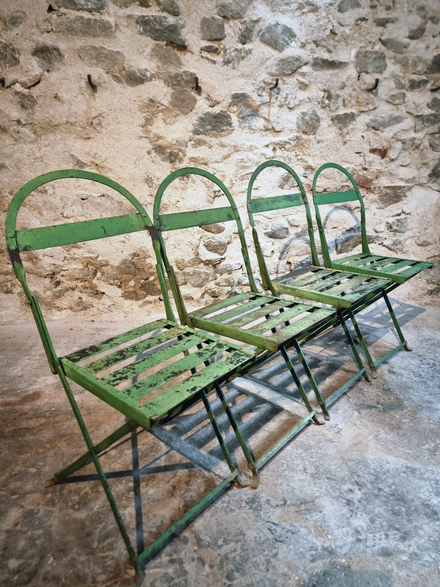 Set of 4 Antique French Iron Folding Garden Chairs – 1920s Riveted Bistro Patio Chairs with Aged Green Patina (14)