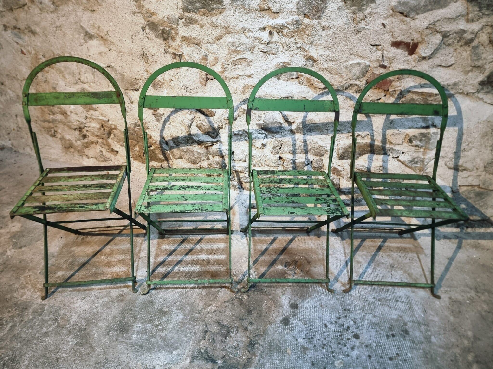 Set of 4 Antique French Iron Folding Garden Chairs – 1920s Riveted Bistro Patio Chairs with Aged Green Patina (2)