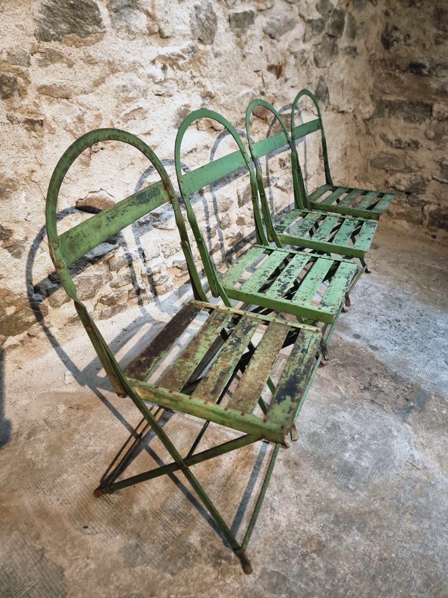 Set of 4 Antique French Iron Folding Garden Chairs – 1920s Riveted Bistro Patio Chairs with Aged Green Patina (3)
