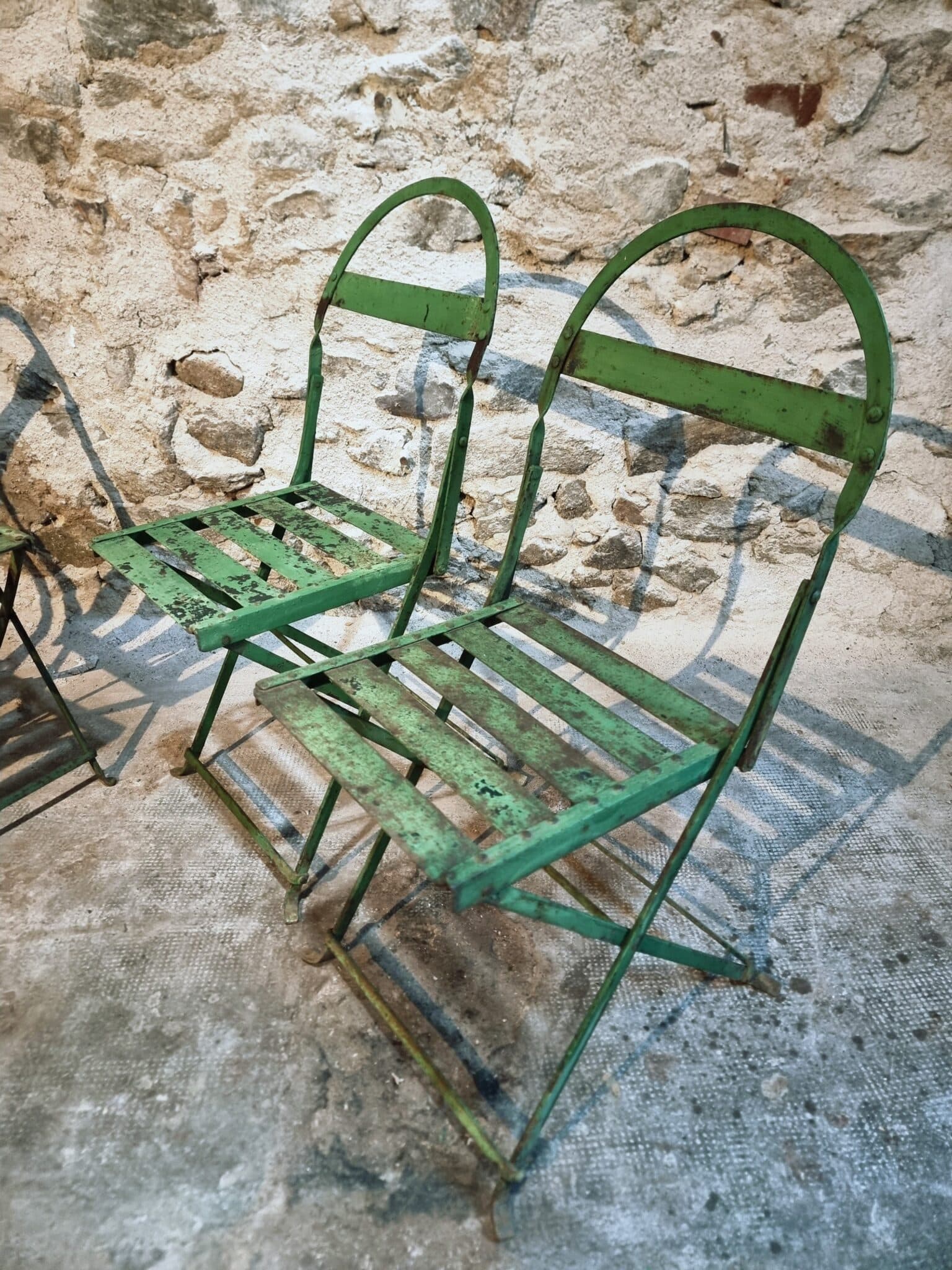 Set of 4 Antique French Iron Folding Garden Chairs – 1920s Riveted Bistro Patio Chairs with Aged Green Patina (5)