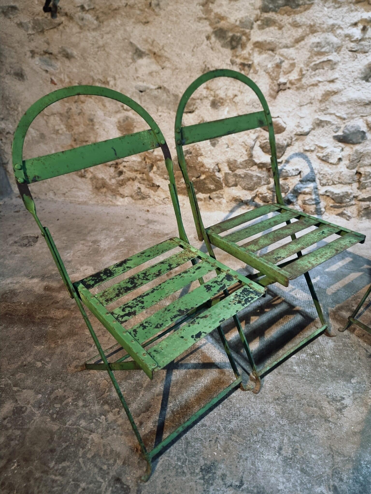 Set of 4 Antique French Iron Folding Garden Chairs – 1920s Riveted Bistro Patio Chairs with Aged Green Patina (7)