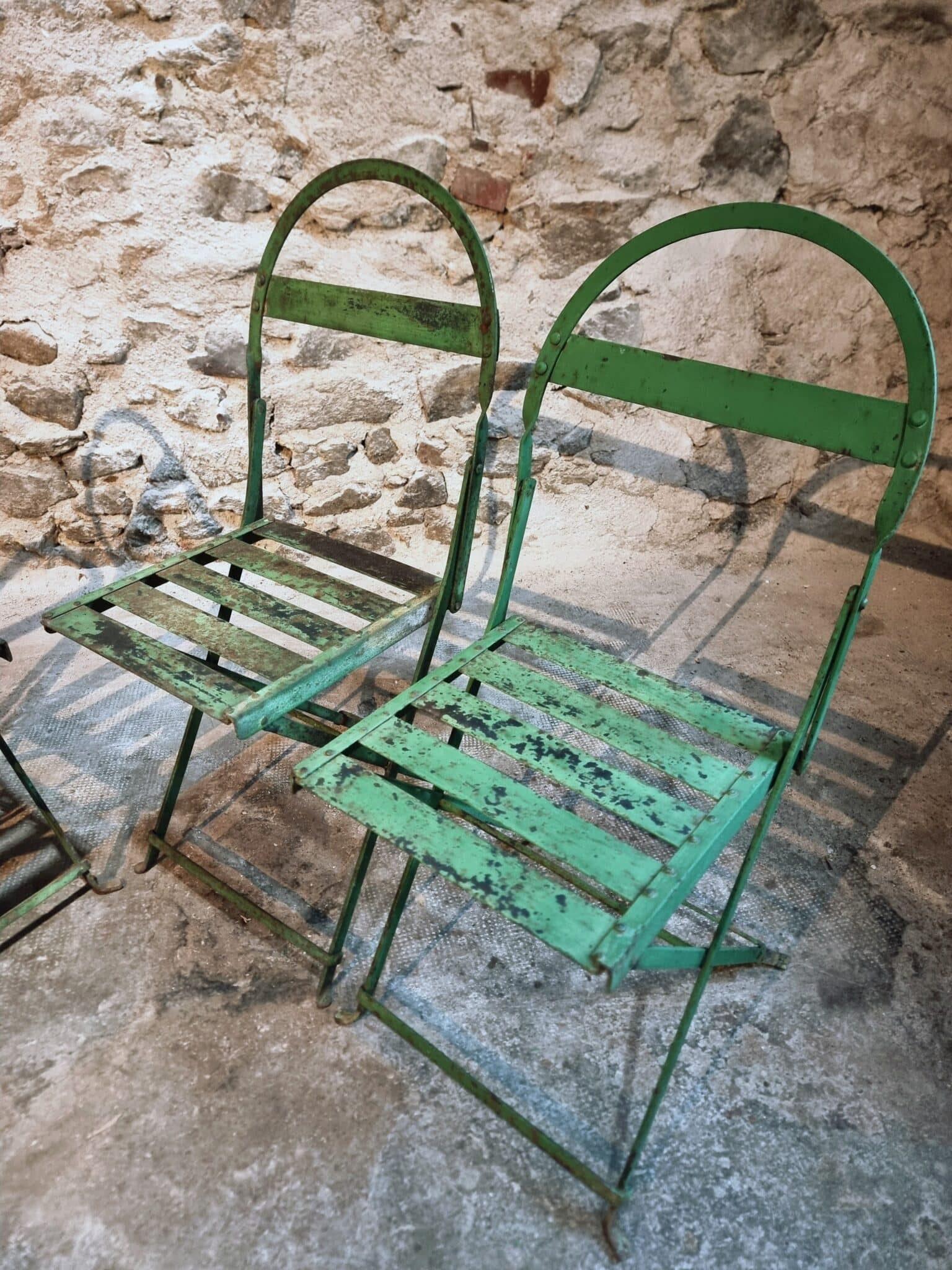 Set of 4 Antique French Iron Folding Garden Chairs – 1920s Riveted Bistro Patio Chairs with Aged Green Patina (8)
