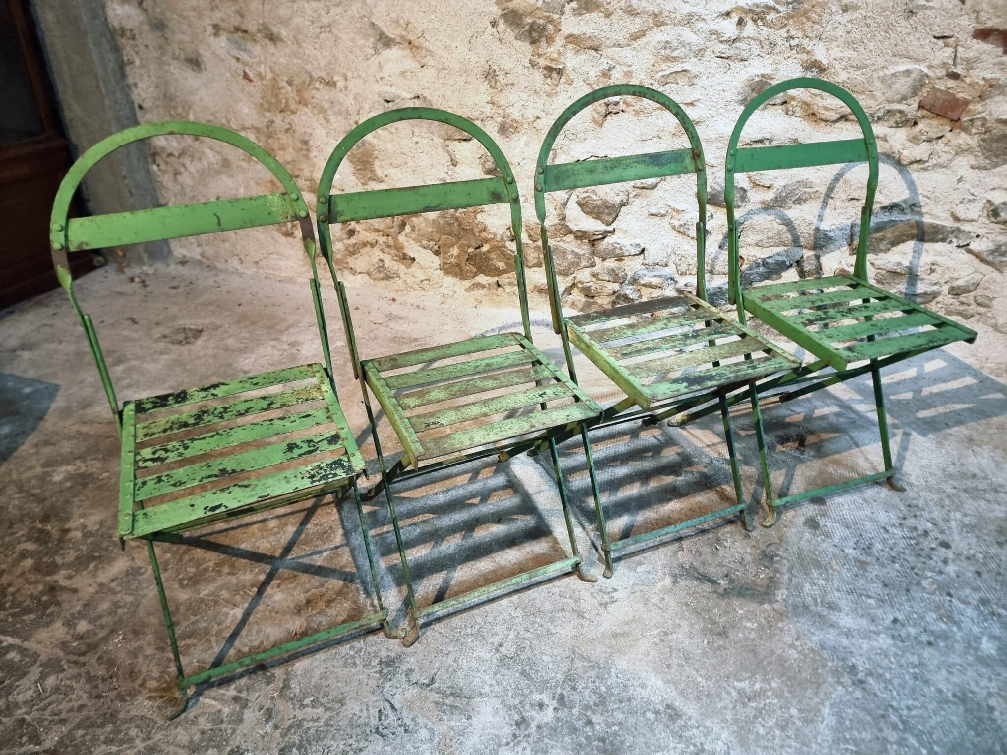 Set of 4 Antique French Iron Folding Garden Chairs – 1920s Riveted Bistro Patio Chairs with Aged Green Patina (9)
