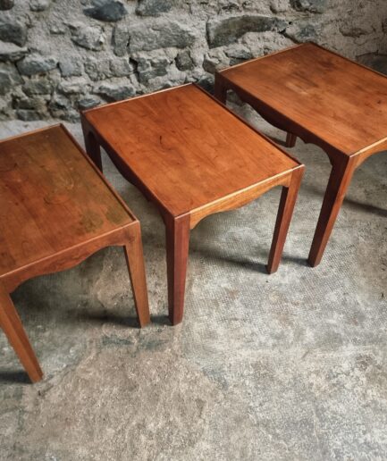 Vintage French Nesting Tables 1960s Cherry Wood Side Tables Set of 3 Mid-Century Nest Tables Retro French Furniture (1)