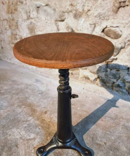 Vintage Singer Industrial Swivel Stool – Adjustable Cast Iron Base and Beech Plywood Seat, 1930–1950 (1)