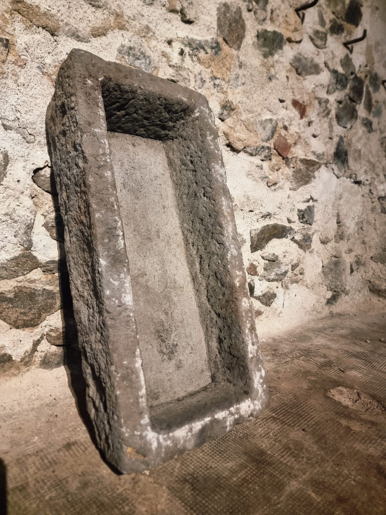 Antique Stone Trough Basin Planter (1) Antique Stone Trough Basin Planter (1)