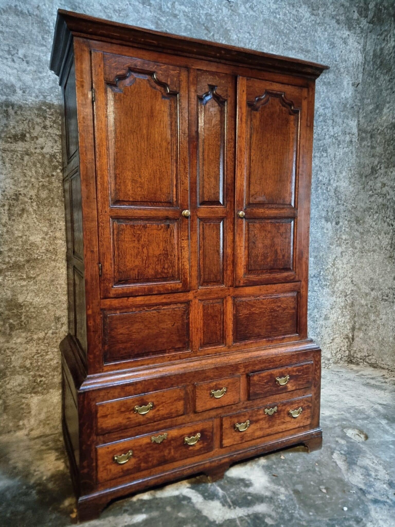 Antique English Oak Cabinet with Drawers, England, c. 1800–1820 (1) Antique English Oak Cabinet with Drawers, England, c. 1800–1820 (1)