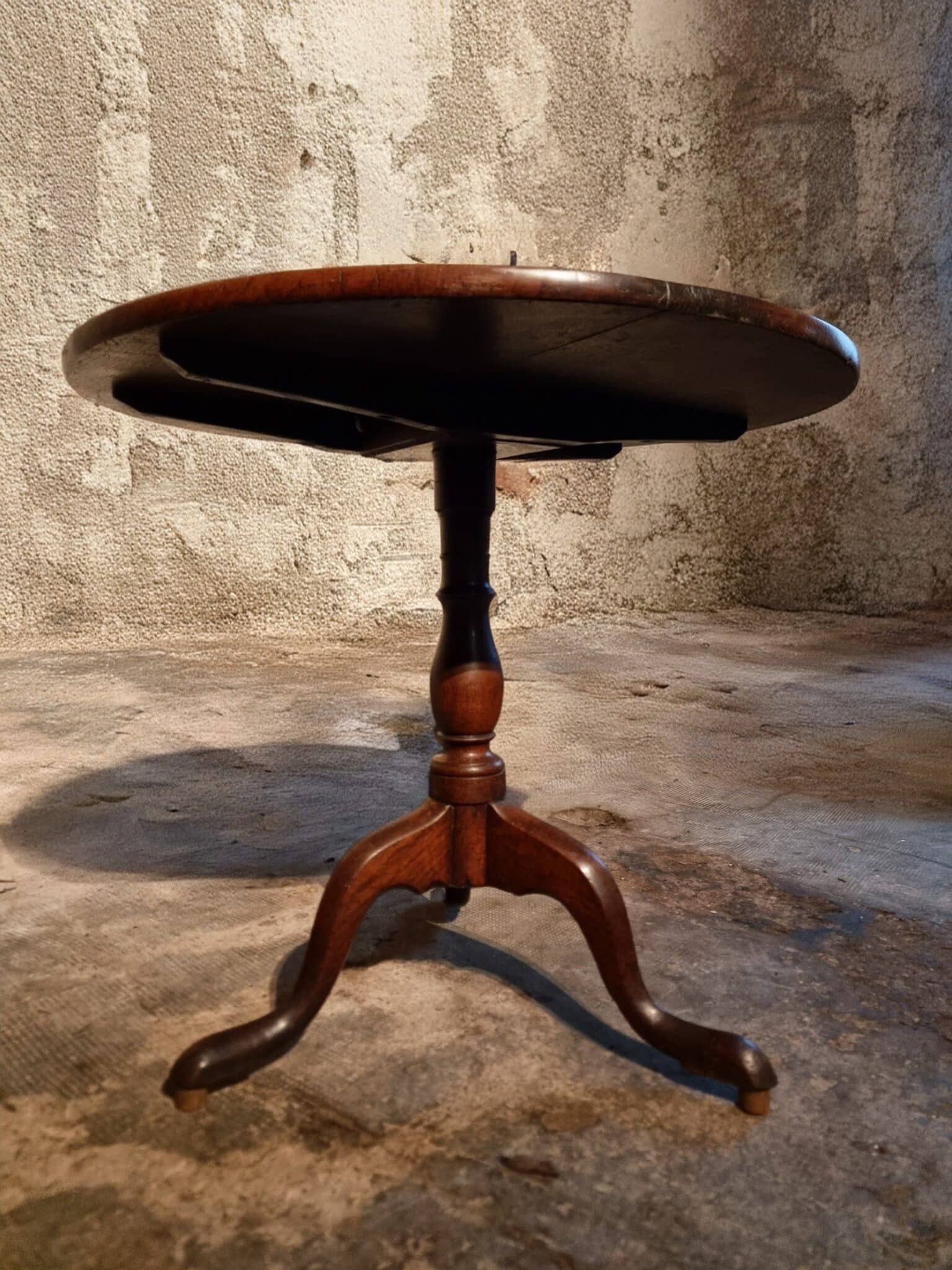 Antique Georgian Oak Tilt-Top Table circa 1800 – Round Tripod Side Table 80 cm (10)