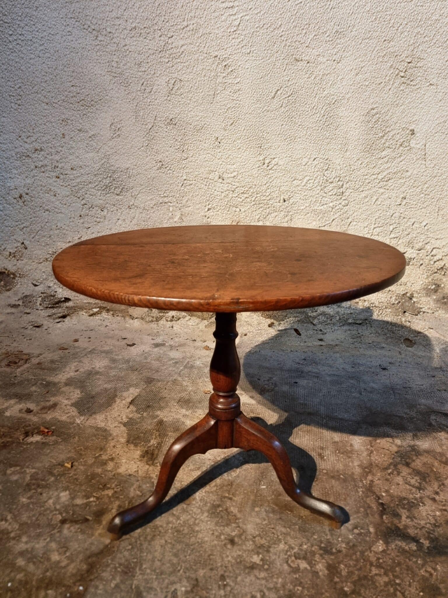 Antique Georgian Oak Tilt-Top Table circa 1800 – Round Tripod Side Table 80 cm (13)