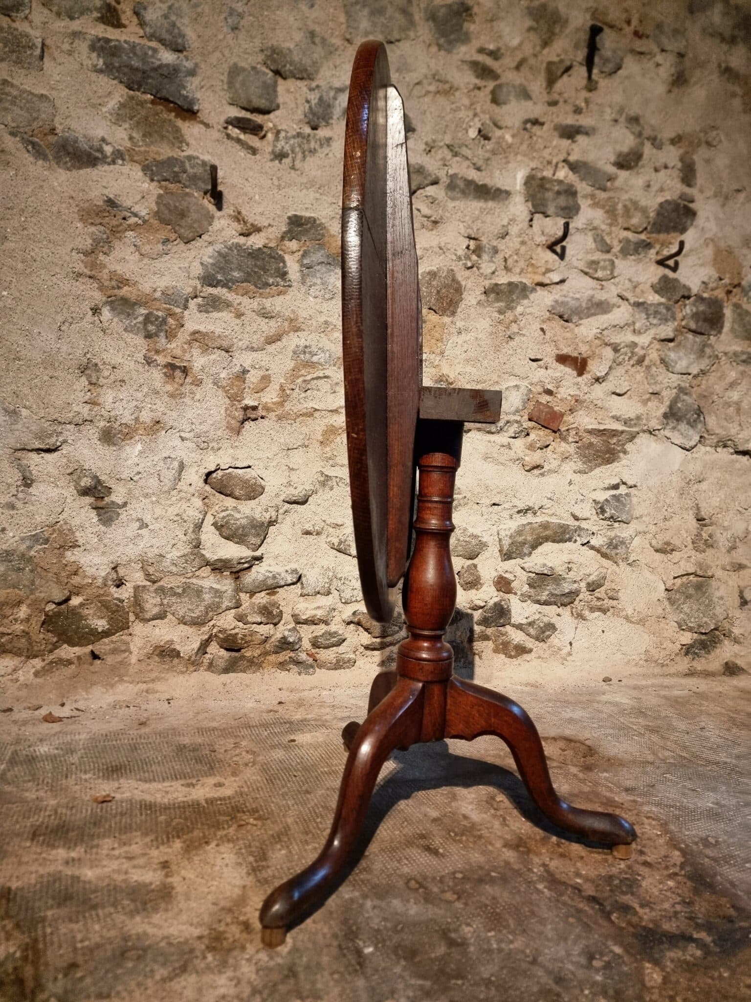 Antique Georgian Oak Tilt-Top Table circa 1800 – Round Tripod Side Table 80 cm (4)