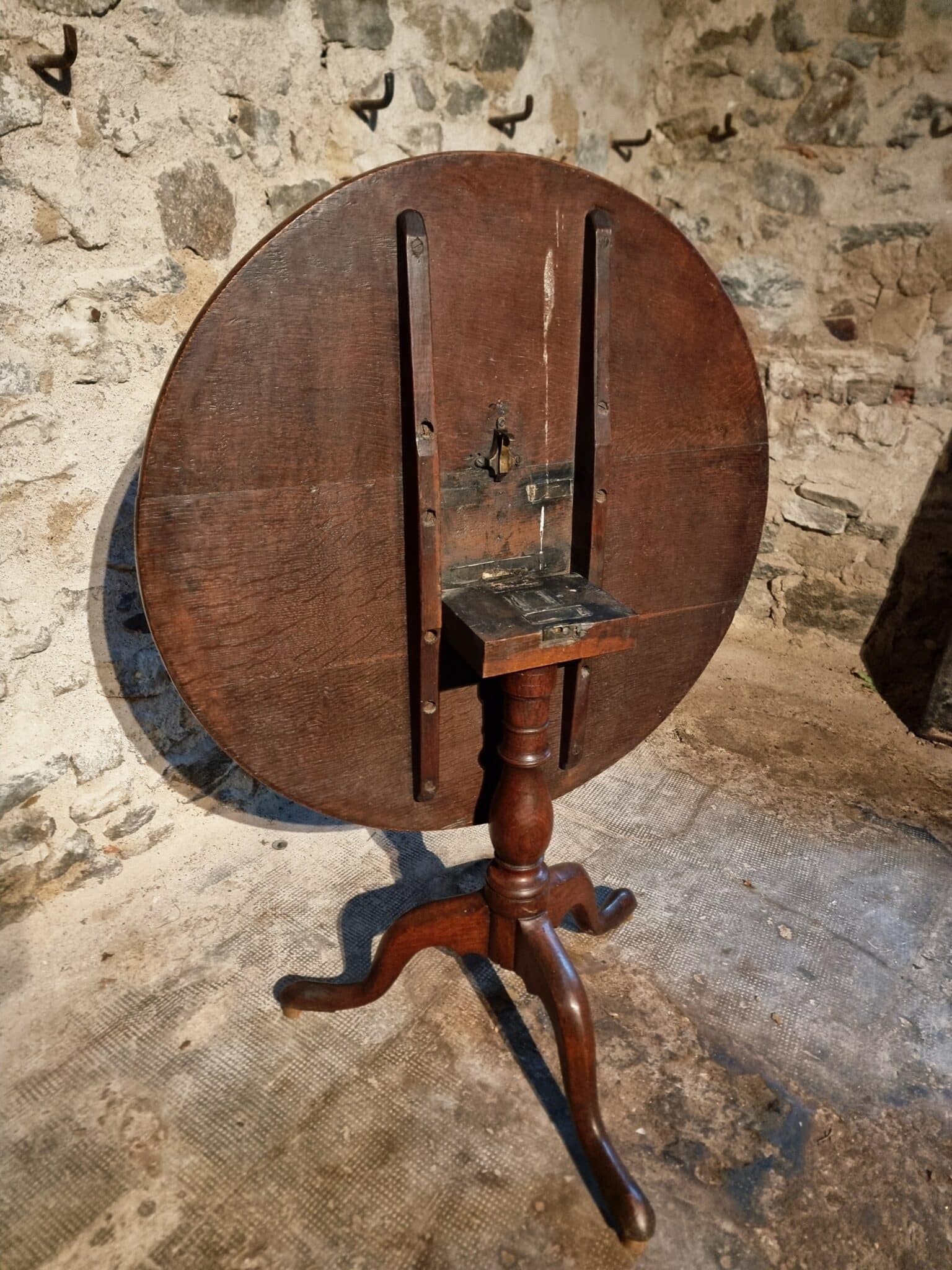 Antique Georgian Oak Tilt-Top Table circa 1800 – Round Tripod Side Table 80 cm (6)