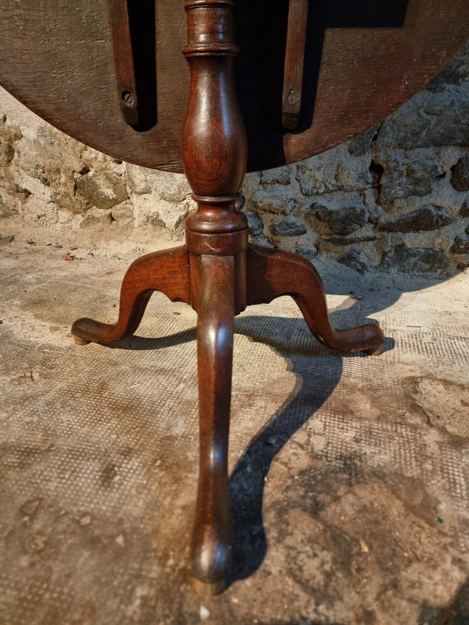 Antique Georgian Oak Tilt-Top Table circa 1800 – Round Tripod Side Table 80 cm (7)