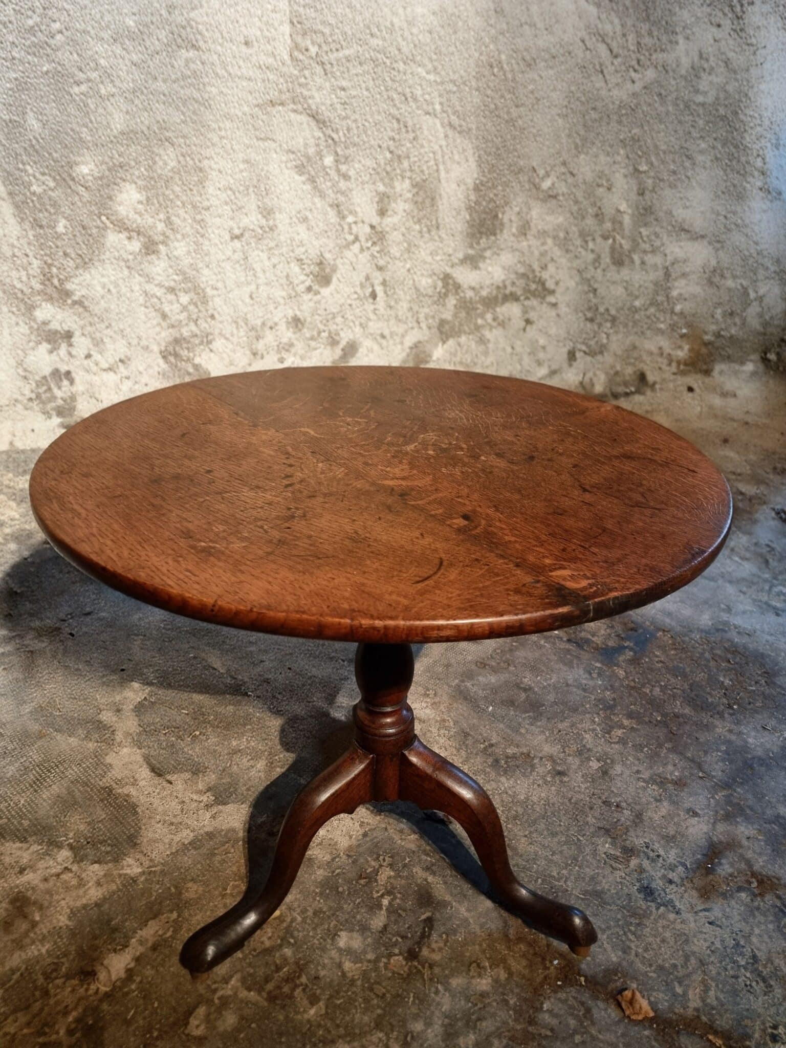 Antique Georgian Oak Tilt-Top Table circa 1800 – Round Tripod Side Table 80 cm (8)