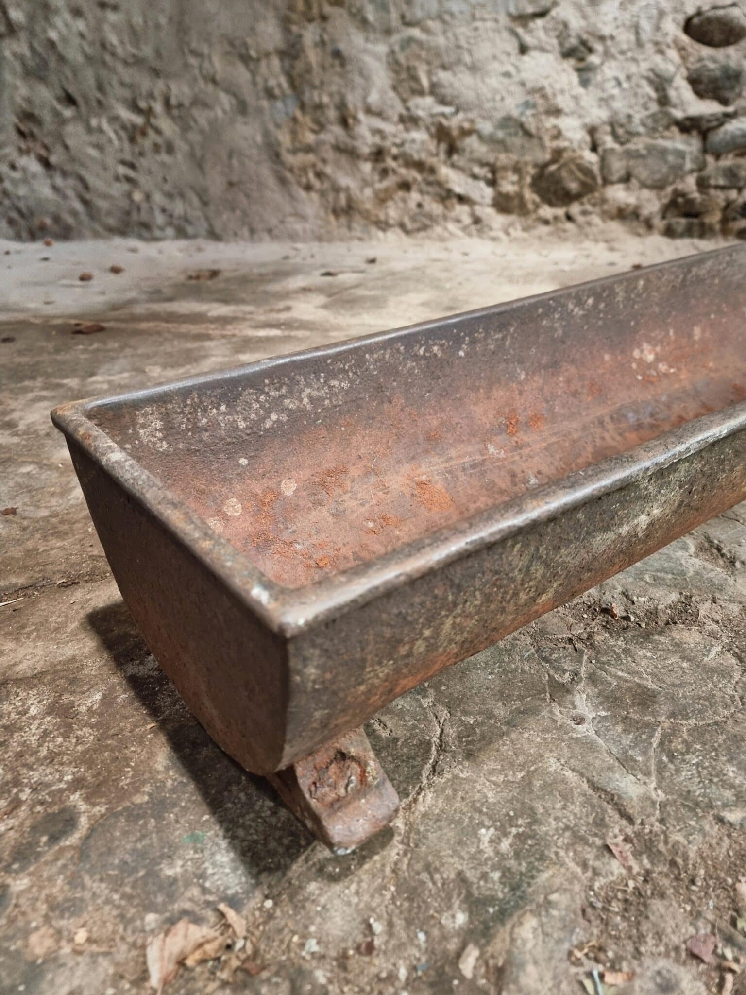 Antique French Cast Iron Water Trough 19th Century – Large Farm Trough 204 cm (4) rench 19th century water trough with aged patina