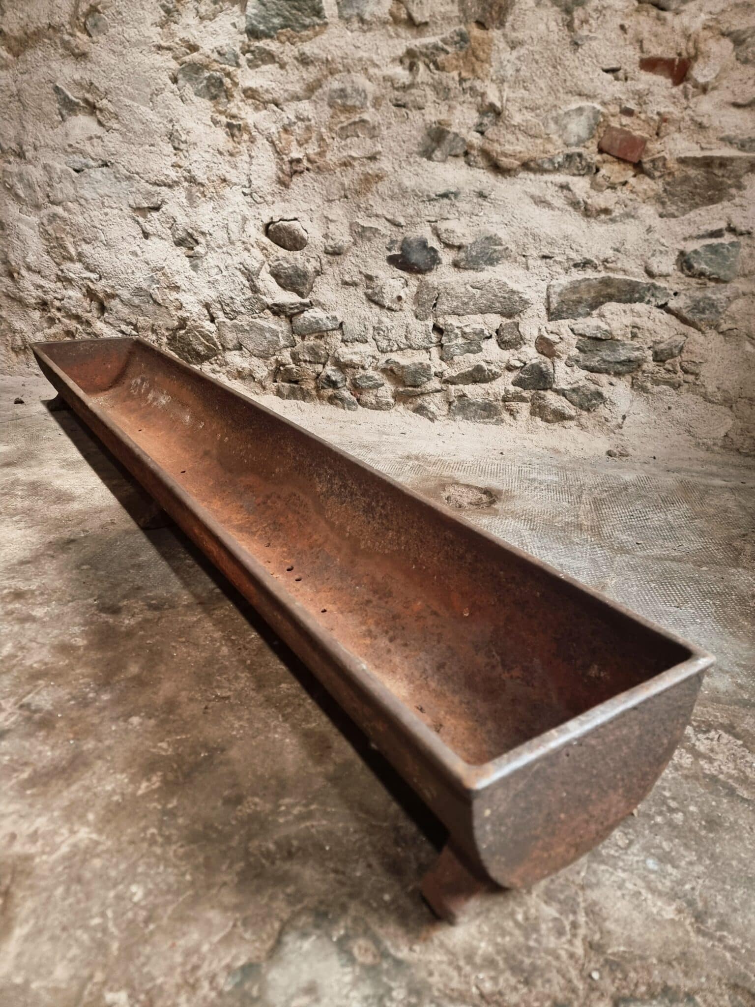 Antique French Cast Iron Water Trough 19th Century – Large Farm Trough 204 cm (8) Farmhouse style French cast iron water trough