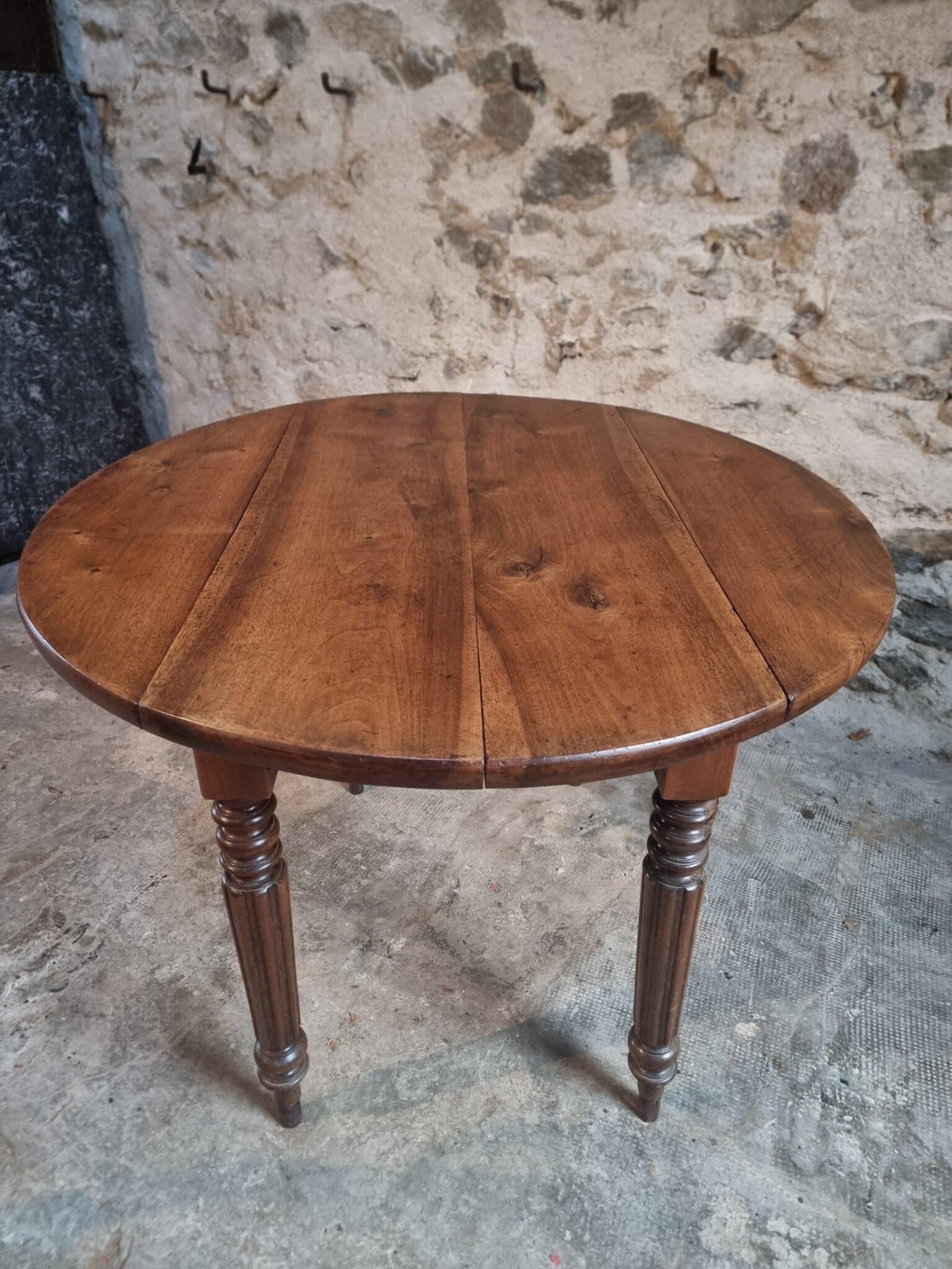 Antique French Walnut Drop Leaf Table – Oval Table with Folding Leaves on Both Sides, Late 19th Century (16) french oval drop leaf table
