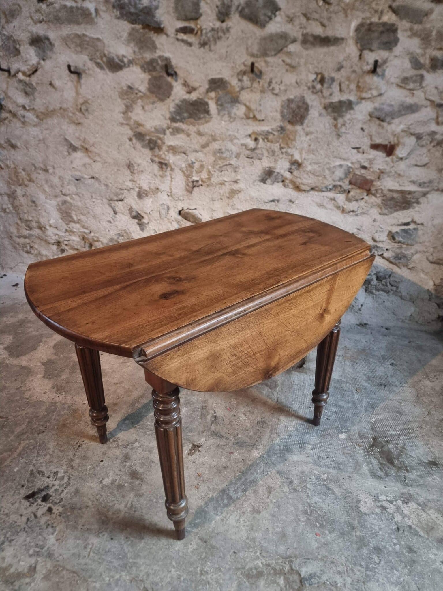 Antique French Walnut Drop Leaf Table – Oval Table with Folding Leaves on Both Sides, Late 19th Century (5) oval folding wooden table