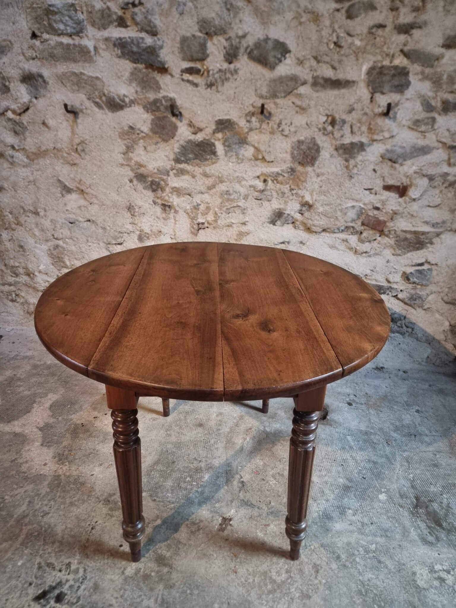 Antique French Walnut Drop Leaf Table – Oval Table with Folding Leaves on Both Sides, Late 19th Century (9) walnut table with folding sides