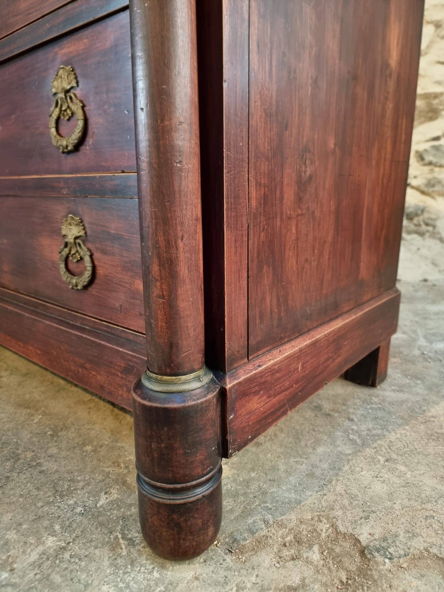 Antique French Empire Commode (Chest of Drawers) in Mahogany (15) Close-up of column detail with brass ring