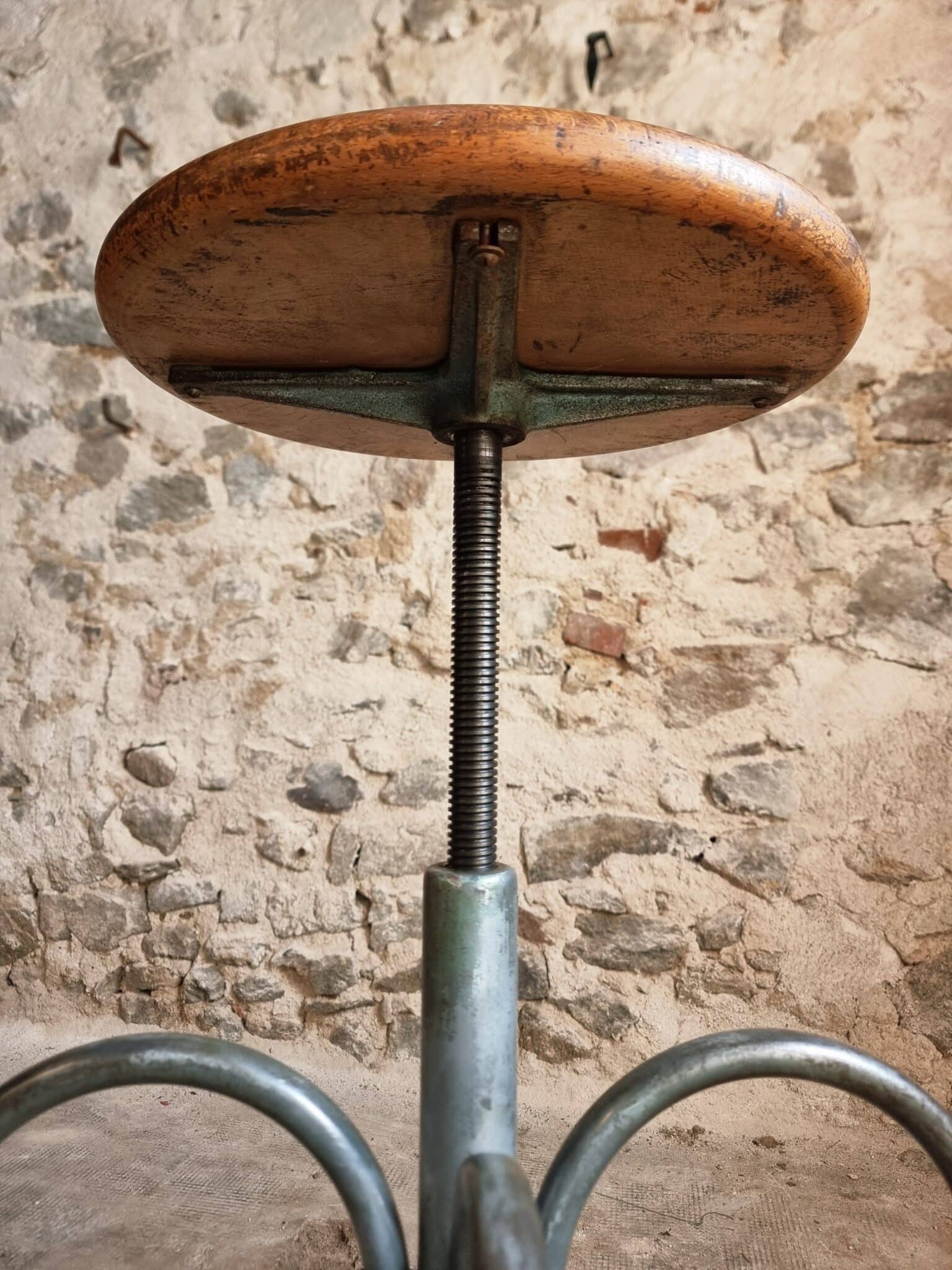 Vintage French Industrial Stool – Heliolith – Adjustable Workshop Seat – 1950s (3)