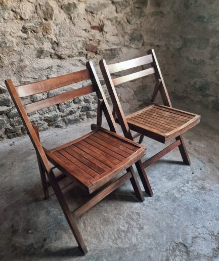 Vintage French Folding Chairs Set of 2 – 1970s Beech Wood Chairs – Rustic Wooden Seating (1)