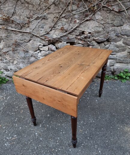 Vintage Pine Drop-Leaf Table with Turned Beech Legs, France, 1930s (1)
