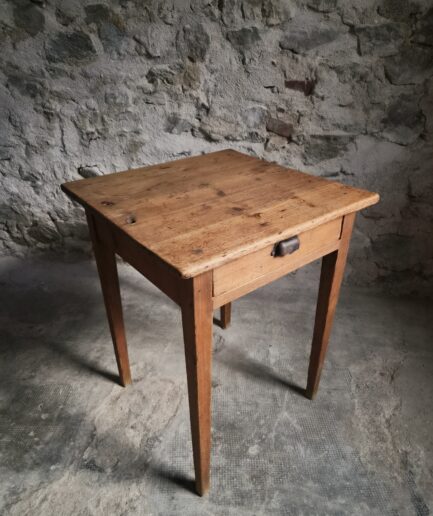 French Pine Side Table with Drawer, 19th Century (1)