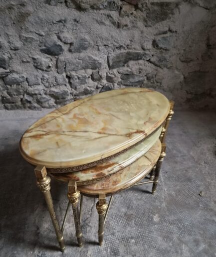 Set of Three French Hollywood Regency Nesting Tables with Green Onyx Tops, Gilt Metal, Louis XVI Style, 1950s–1970s (1)