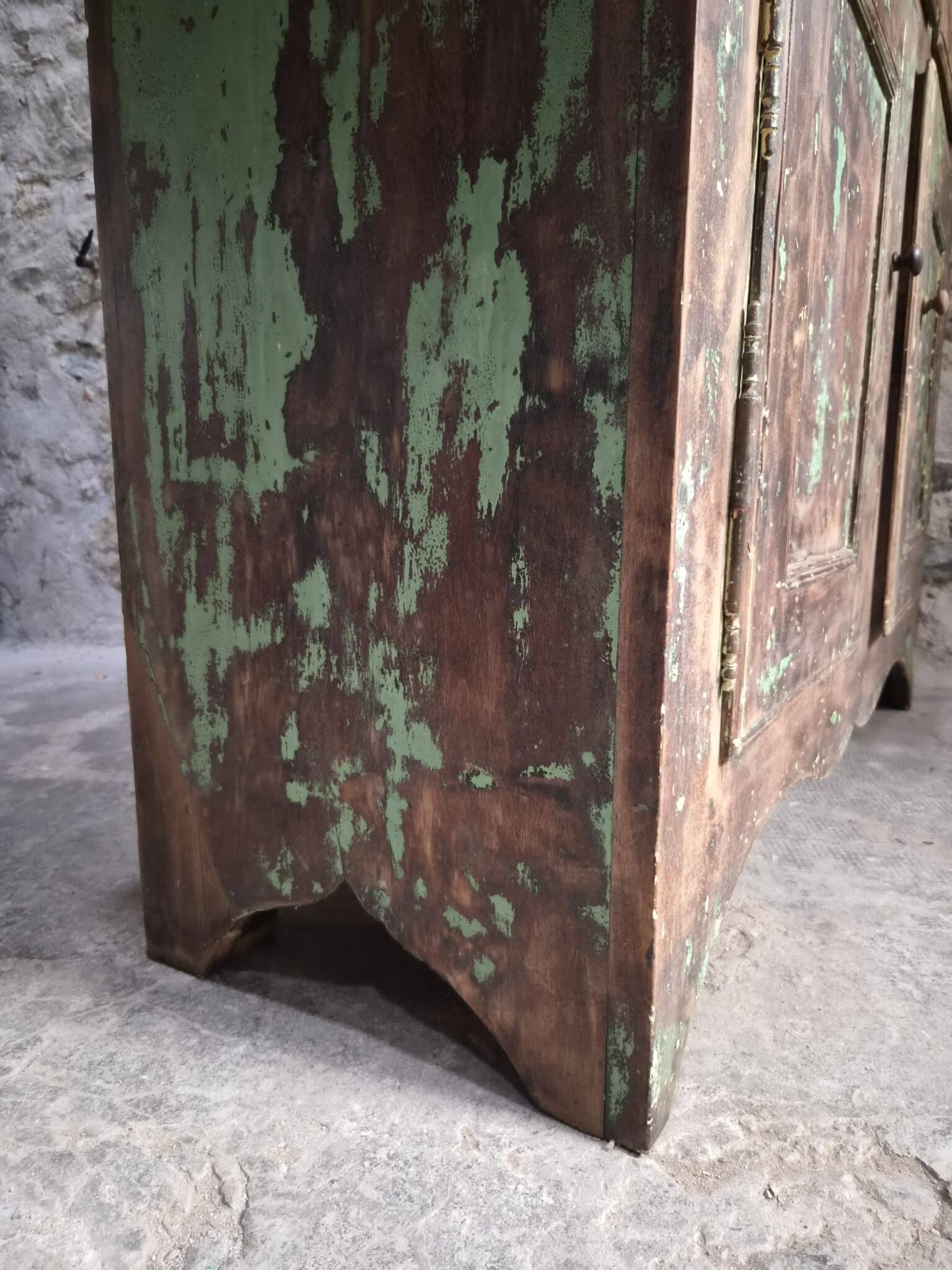 Rustic French Walnut Buffet Cabinet, 18th Century, 3 Drawers & 2 Doors (18)
