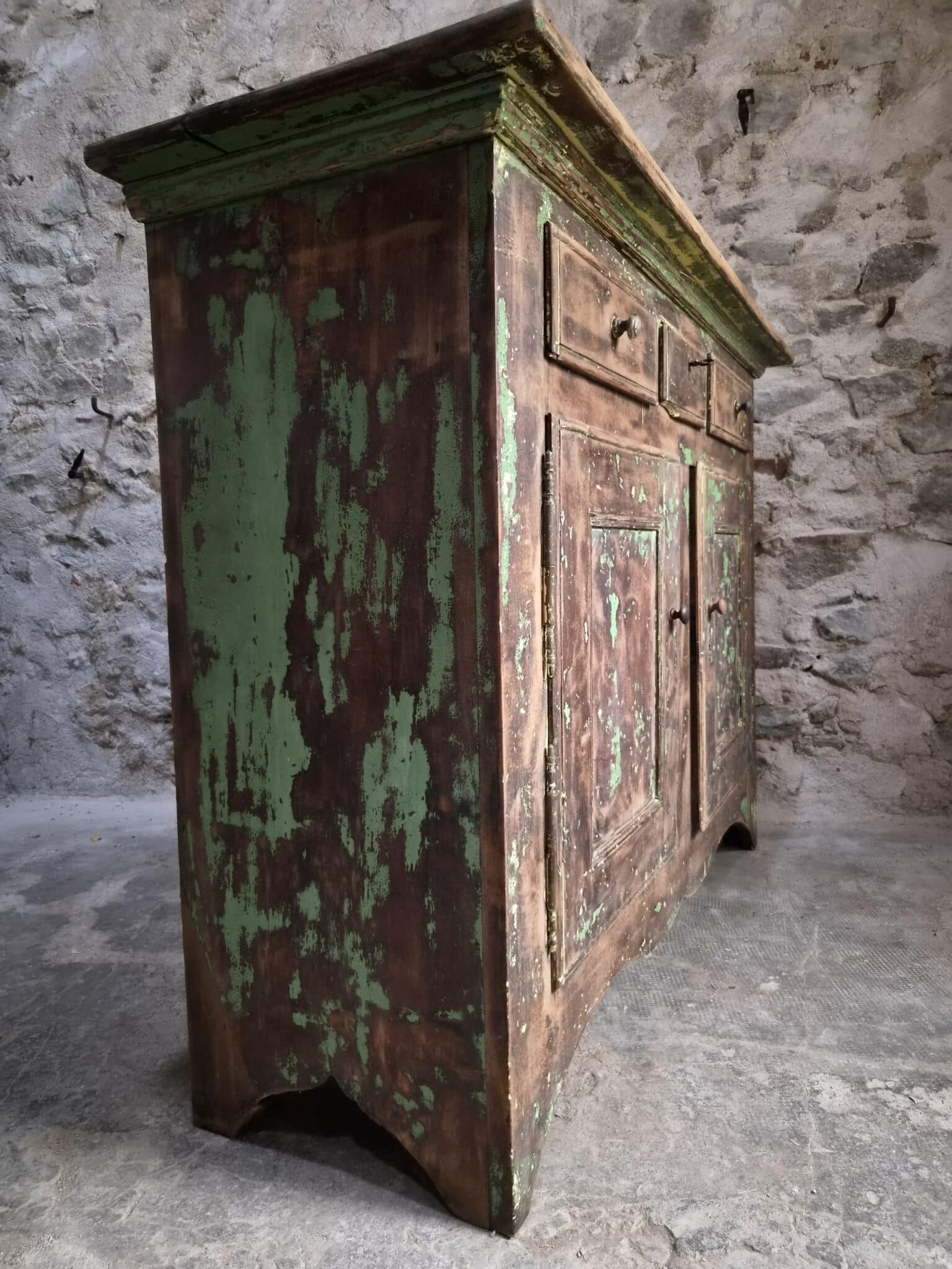 Rustic French Walnut Buffet Cabinet, 18th Century, 3 Drawers & 2 Doors (20)