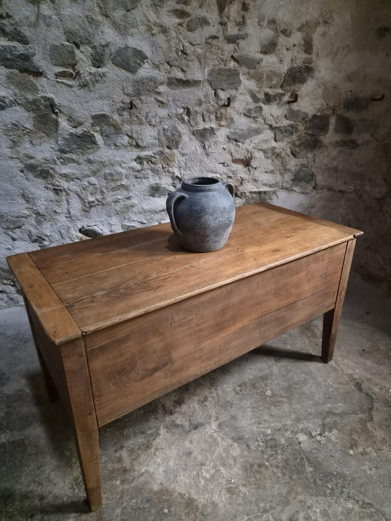 Antique French Oak Flour Chest – 19th Century Farmhouse Side Table (1) Antique French Oak Flour Chest – 19th Century Farmhouse Side Table (1)