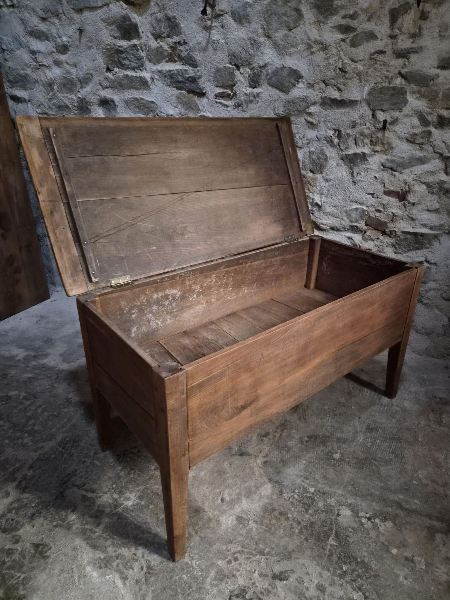 Antique French Oak Flour Chest – 19th Century Farmhouse Side Table (10)