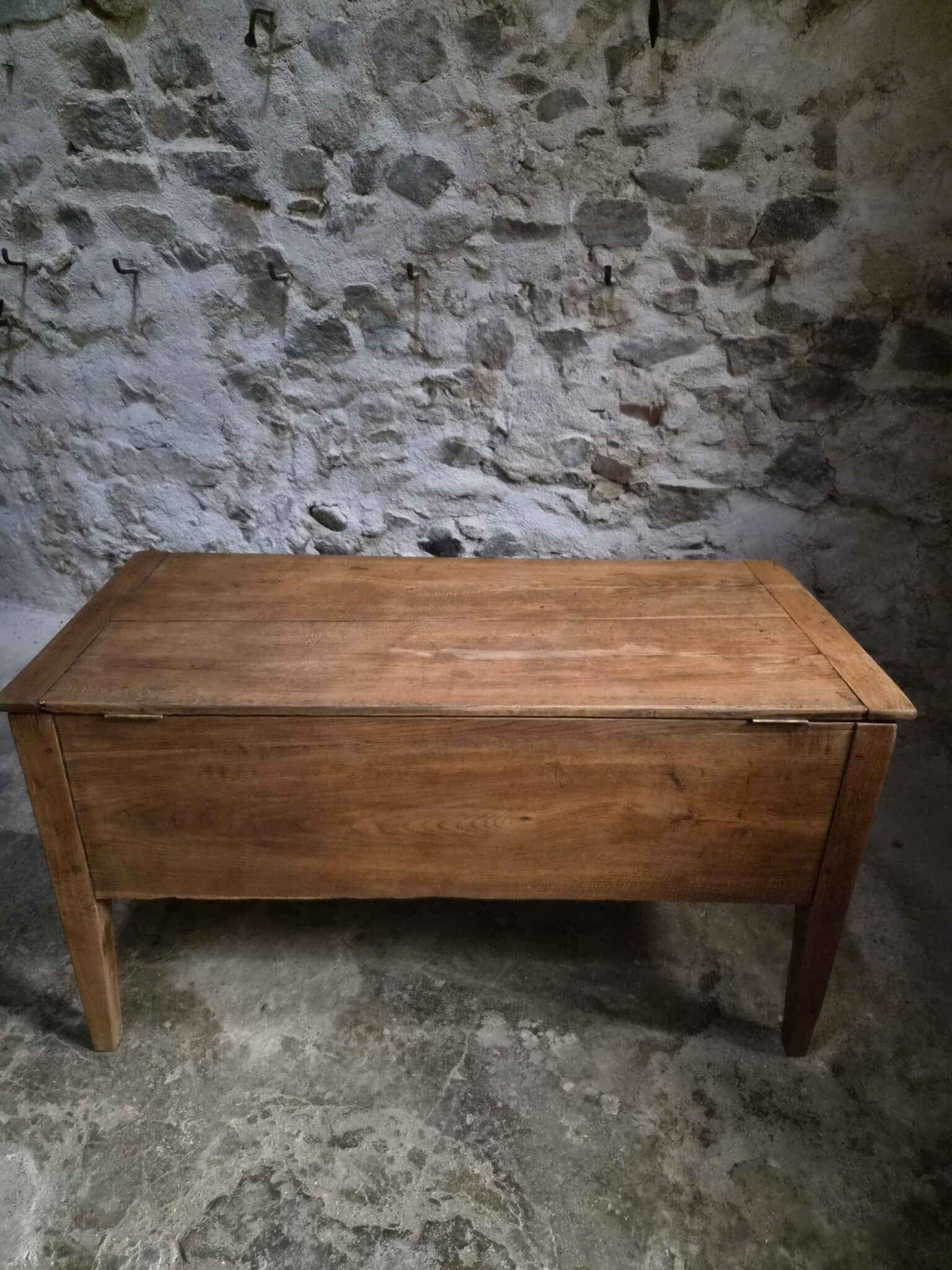 Antique French Oak Flour Chest – 19th Century Farmhouse Side Table (13)