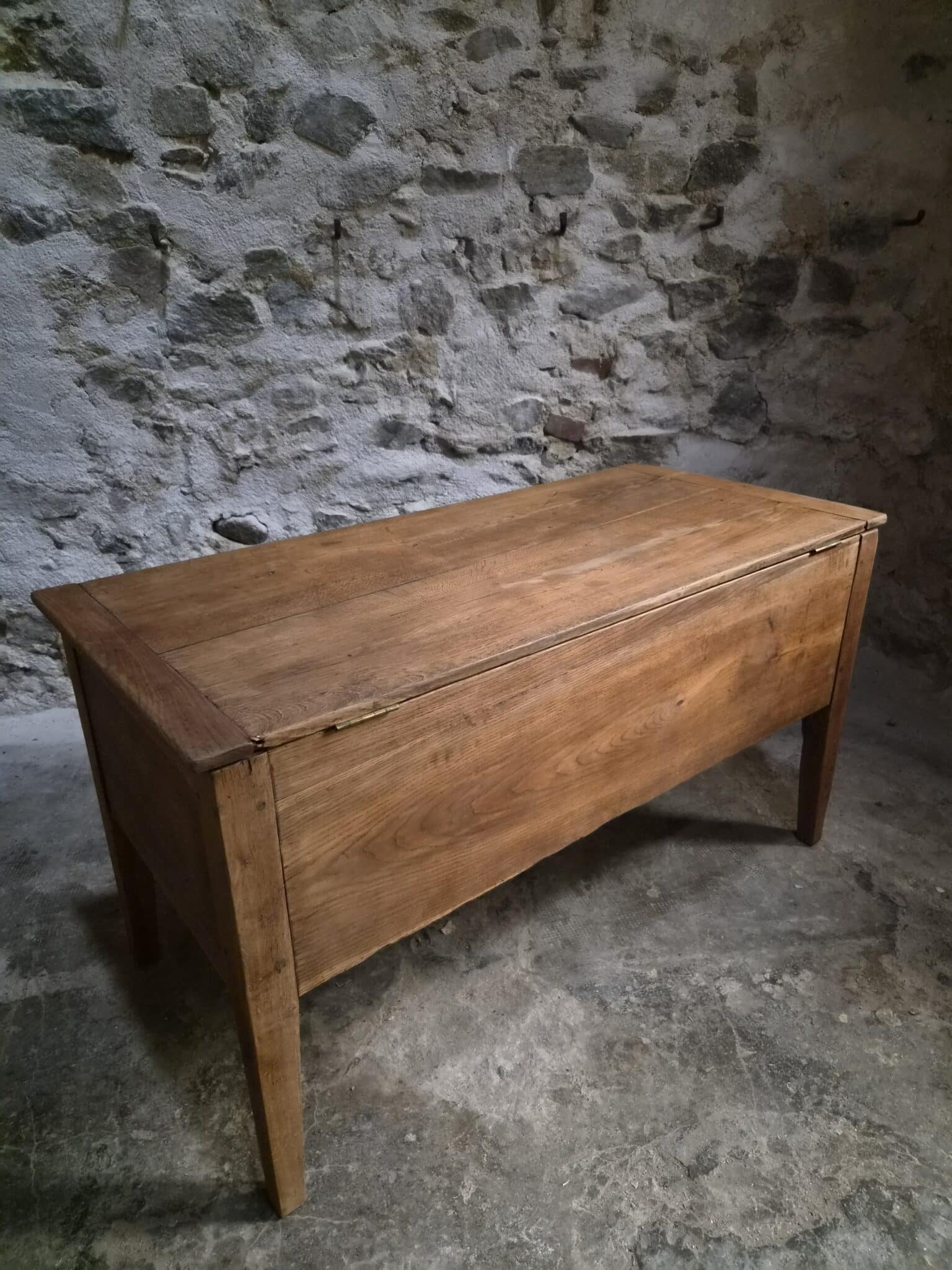 Antique French Oak Flour Chest – 19th Century Farmhouse Side Table (14)