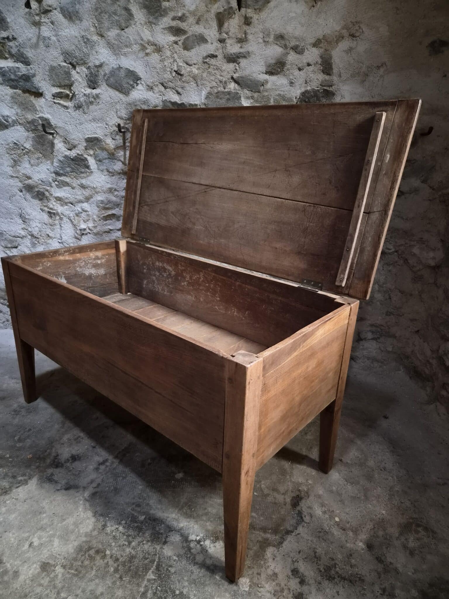 Antique French Oak Flour Chest – 19th Century Farmhouse Side Table (17)