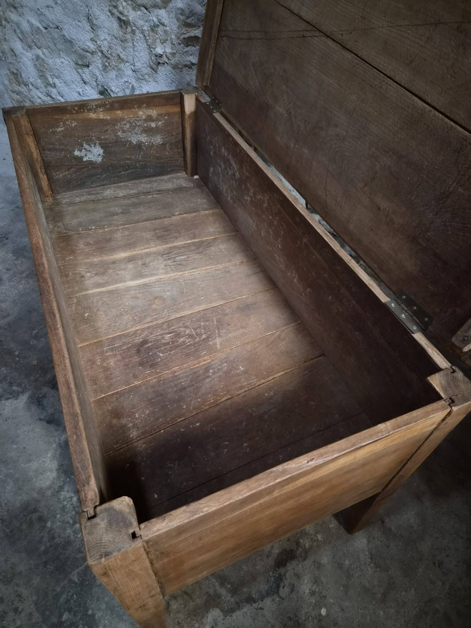 Antique French Oak Flour Chest – 19th Century Farmhouse Side Table (18)