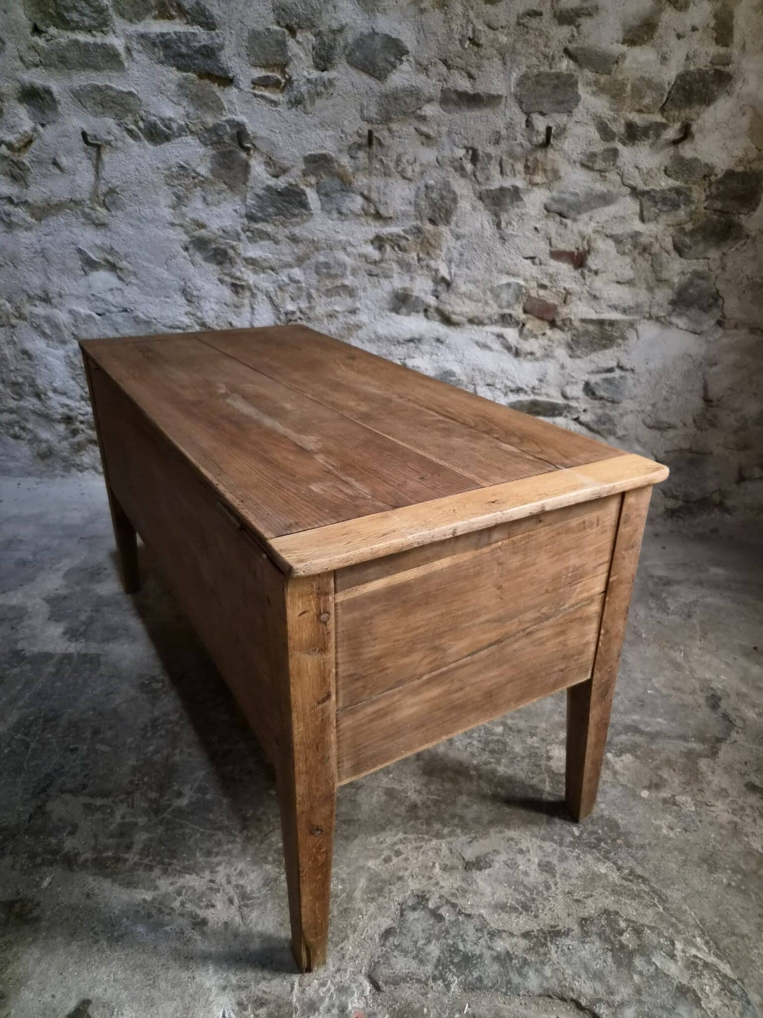 Antique French Oak Flour Chest – 19th Century Farmhouse Side Table (6)