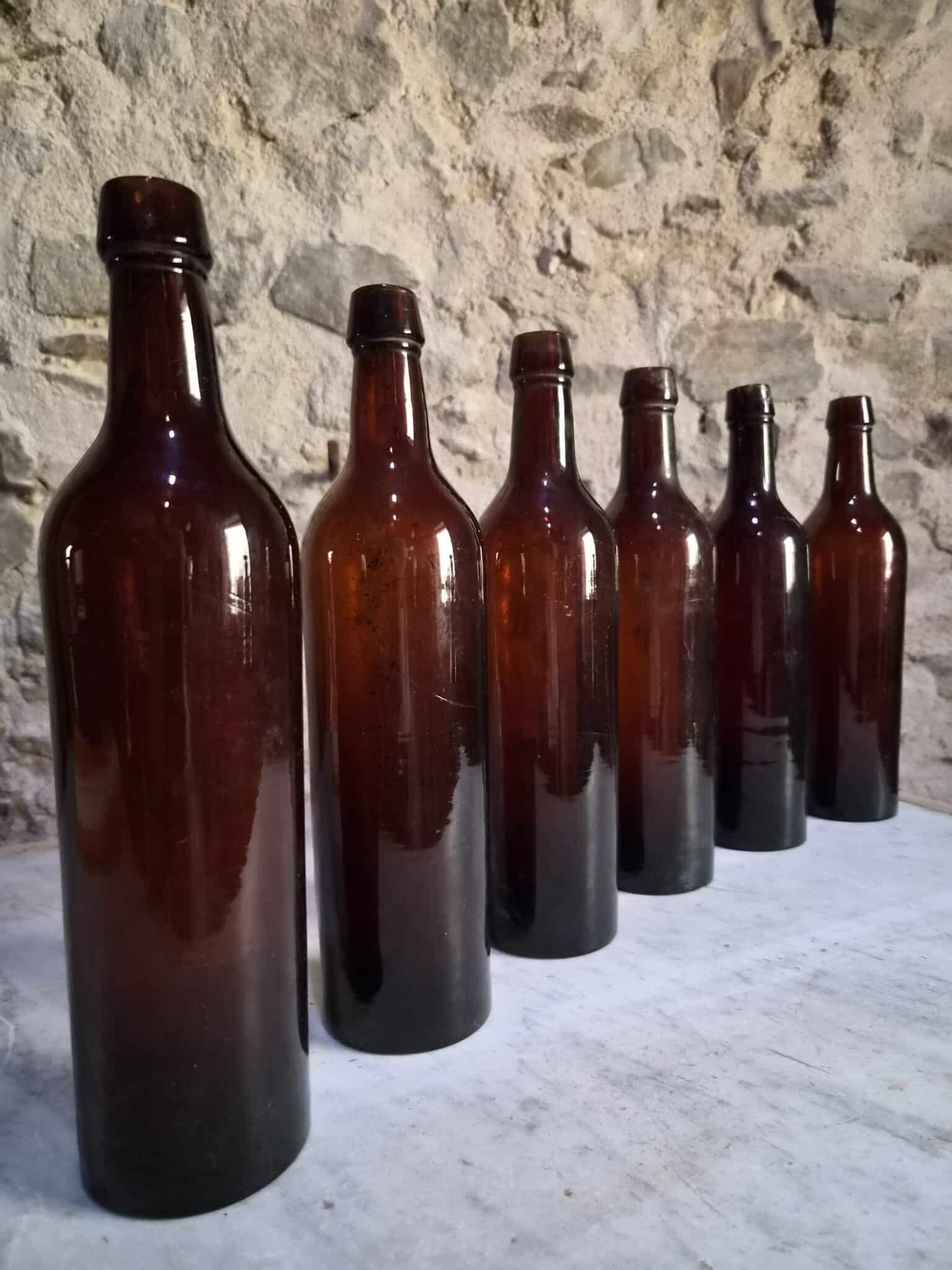 Set of 6 Antique French Bordeaux Wine Bottles in Ruby-Brown Glass, 19th Century (1) Set of 6 Antique French Bordeaux Wine Bottles in Ruby-Brown Glass, 19th Century (1)