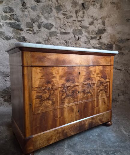 Antique Louis Philippe Walnut Commode with Carrara Marble Top, 19th Century – France (1)