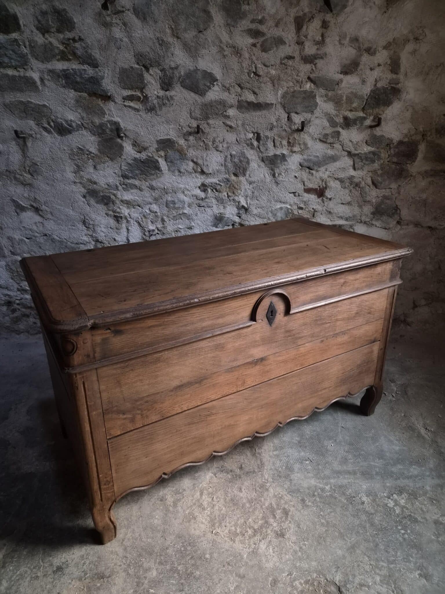 Antique Oak Marriage Chest Blanket Chest – 18th Century, French Auvergne (15)