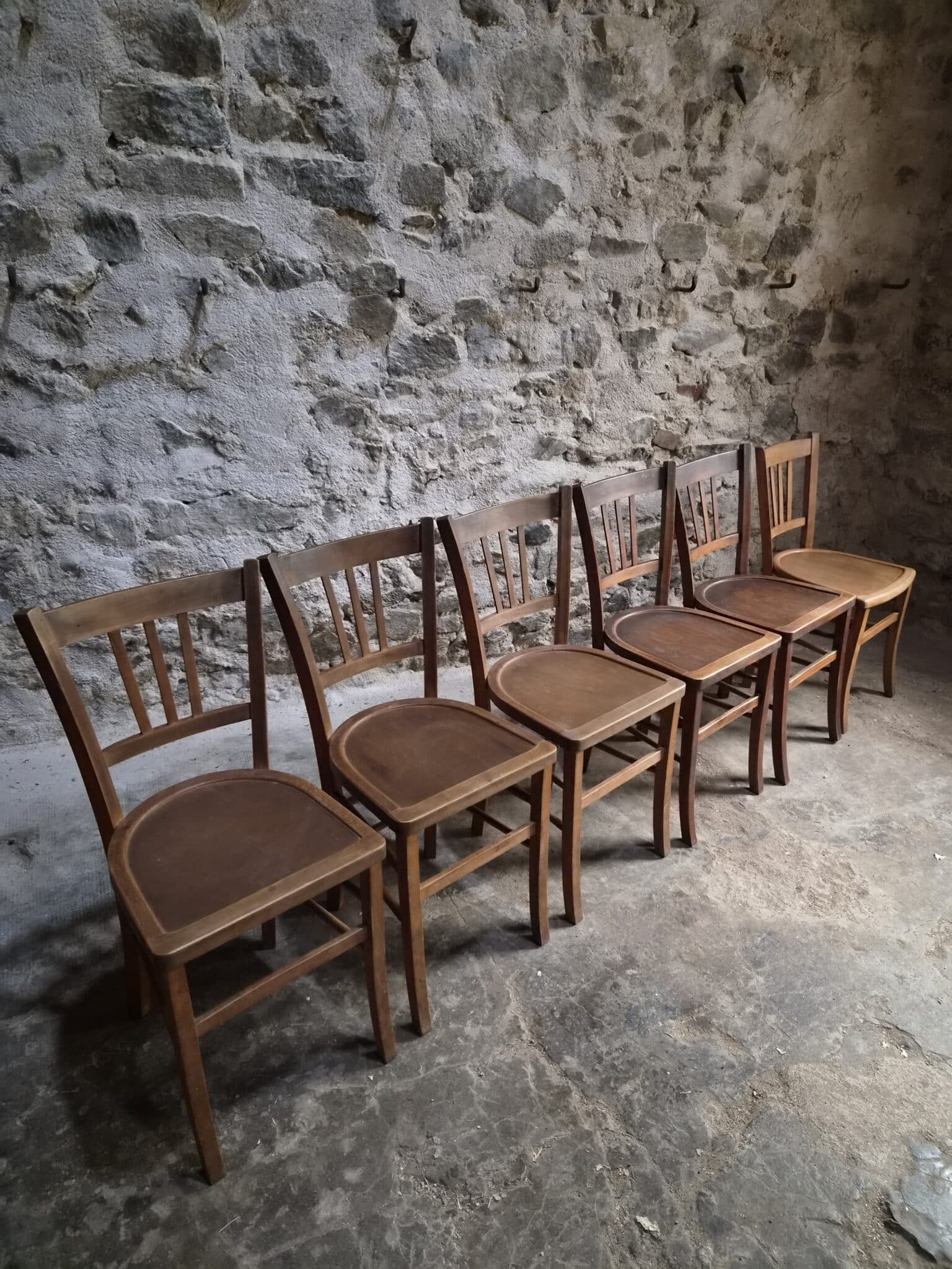 Set of 6 Vintage French Bistro Chairs – Beech Wood, 1950s (1) Set of 6 Vintage French Bistro Chairs – Beech Wood, 1950s (1)
